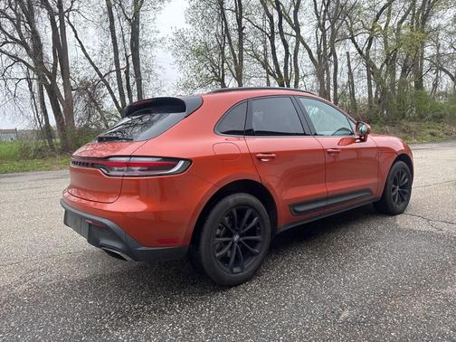 2022 Porsche Macan Base