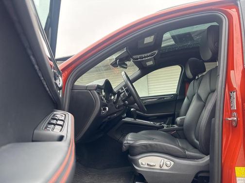 2022 Porsche Macan Base