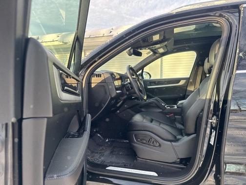 2025 Porsche Cayenne Base