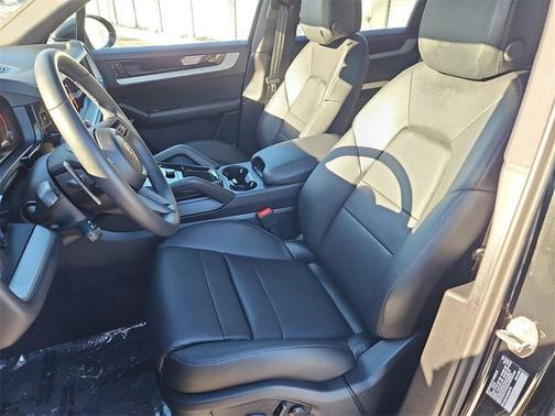 2025 Porsche Cayenne Base