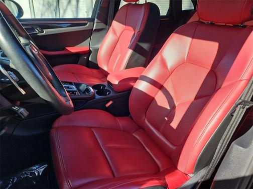 2022 Porsche Macan S