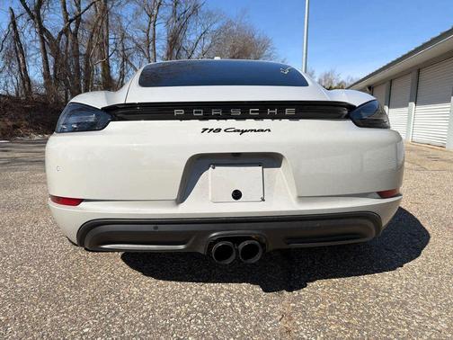 2022 Porsche 718 Cayman T