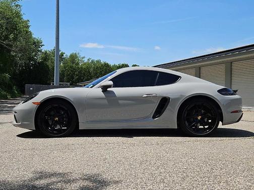 Chalk 2022 Porsche 718 Cayman T