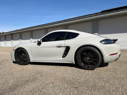 Chalk 2022 Porsche 718 Cayman T