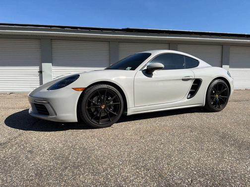 Chalk 2022 Porsche 718 Cayman T