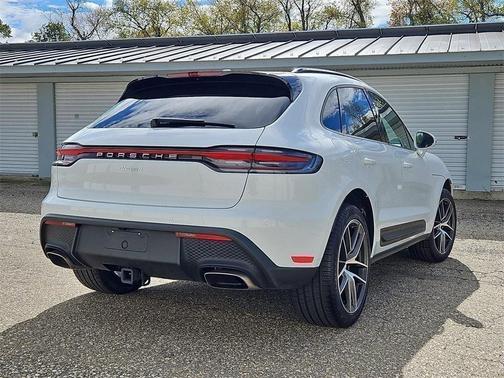 2025 Porsche Macan Base