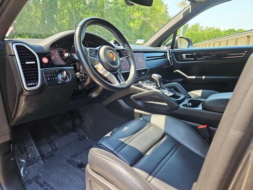 Quartzite Grey Metallic 2021 Porsche Cayenne Base