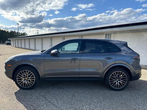 Quartzite Grey Metallic 2021 Porsche Cayenne Base