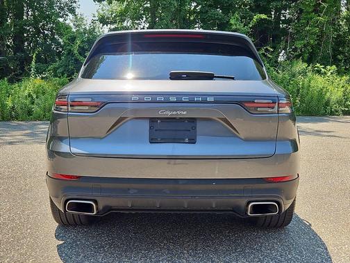 Quartzite Grey Metallic 2021 Porsche Cayenne Base