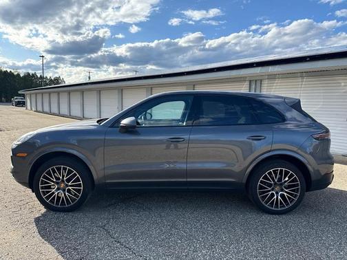 Quartzite Grey Metallic 2021 Porsche Cayenne Base