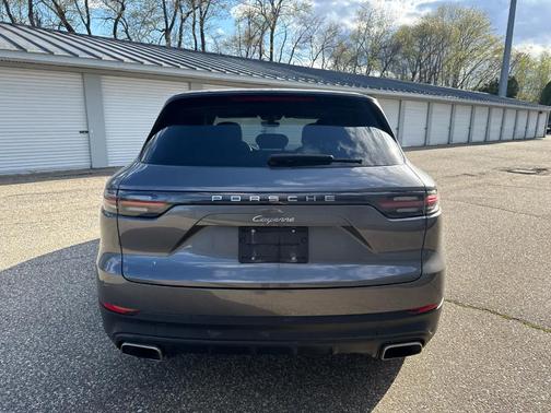 Quartzite Grey Metallic 2021 Porsche Cayenne Base
