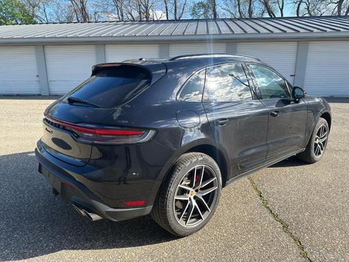 Jet Black Metallic 2025 Porsche Macan S