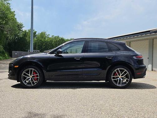 Jet Black Metallic 2025 Porsche Macan S