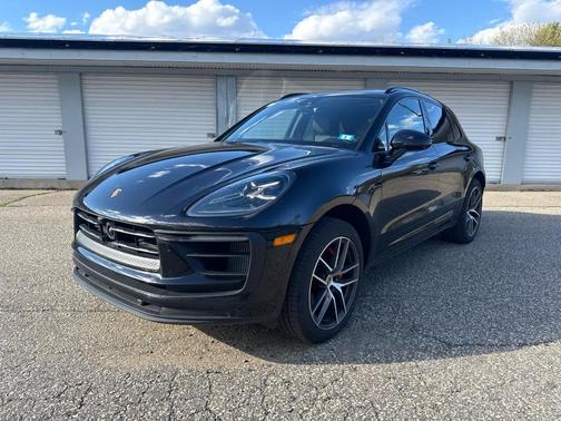 Jet Black Metallic 2025 Porsche Macan S