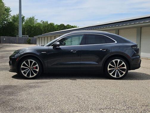 Volcano Grey Metallic 2025 Porsche Macan 4S