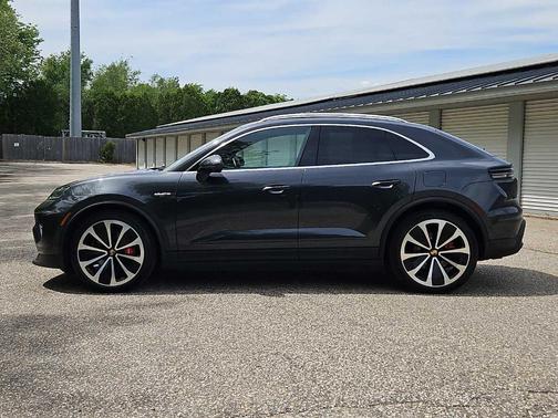 Volcano Grey Metallic 2025 Porsche Macan 4S