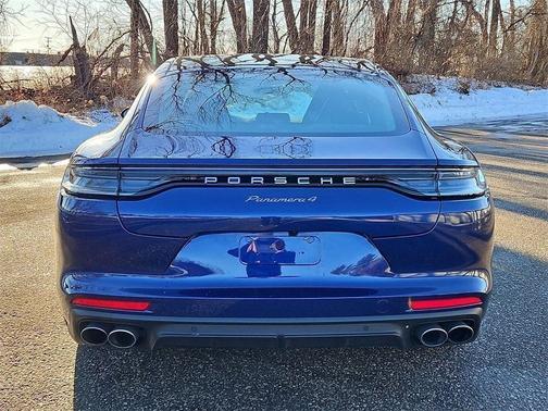 2023 Porsche Panamera 4