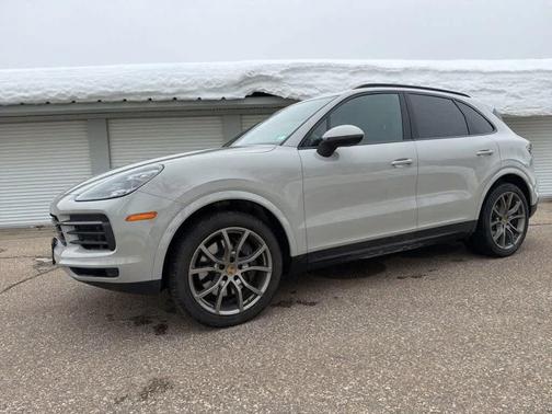 2022 Porsche Cayenne Platinum Edition
