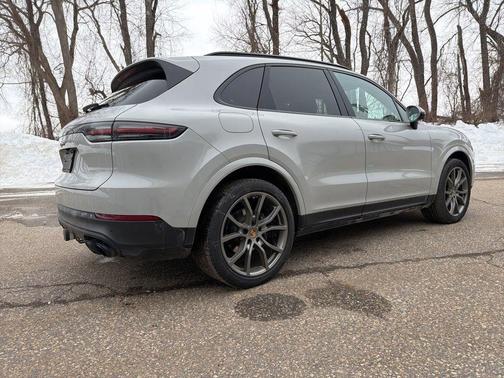 2022 Porsche Cayenne Platinum Edition