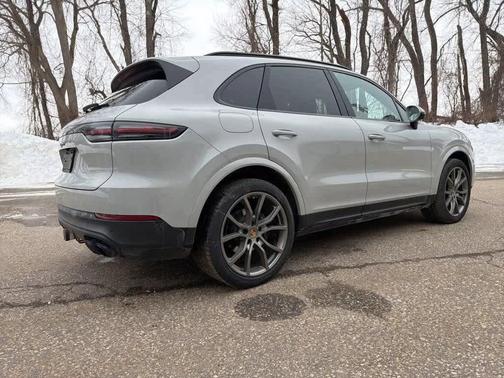 2022 Porsche Cayenne Platinum Edition