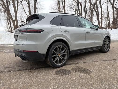 2022 Porsche Cayenne Platinum Edition