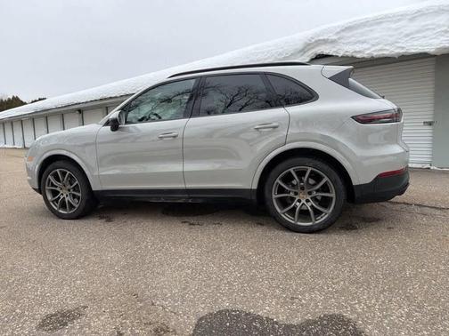 2022 Porsche Cayenne Platinum Edition