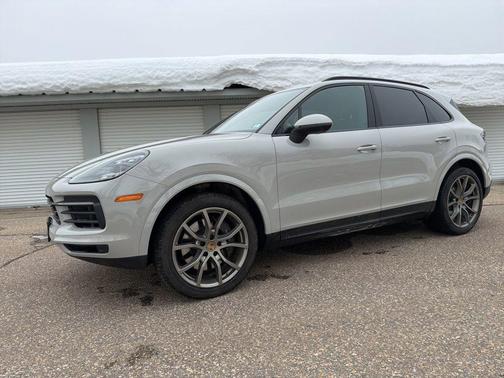 2022 Porsche Cayenne Platinum Edition