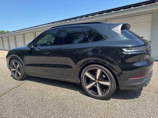 2024 Porsche Cayenne Base