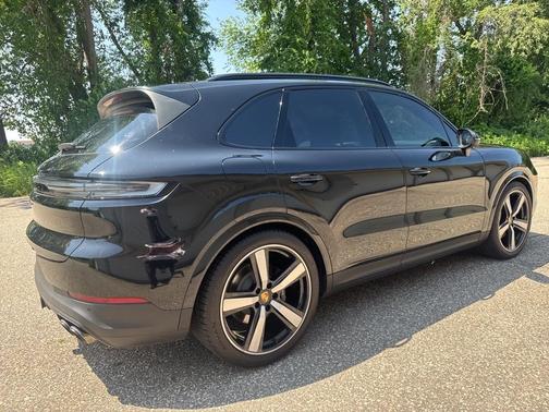 2024 Porsche Cayenne Base