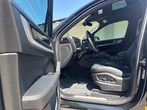 2024 Porsche Cayenne Base