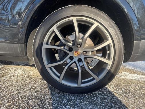2023 Porsche Cayenne Platinum Edition