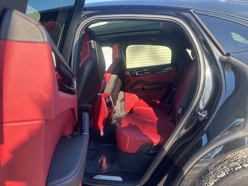 2023 Porsche Cayenne Platinum Edition