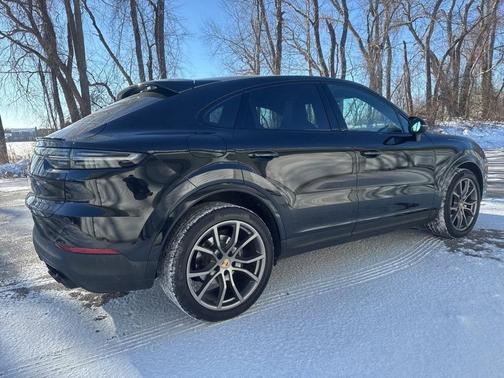 2023 Porsche Cayenne Platinum Edition