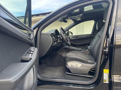 2025 Porsche Macan T