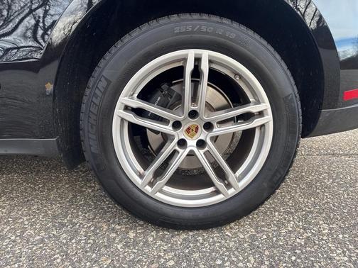 2025 Porsche Macan T