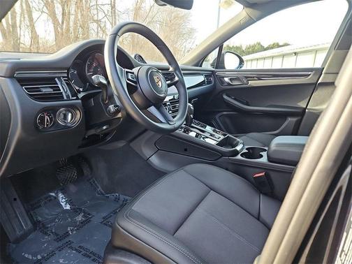 2025 Porsche Macan T