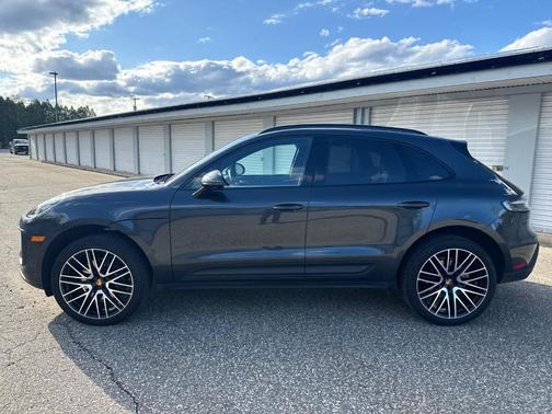 Volcano Grey Metallic 2026 Porsche Macan