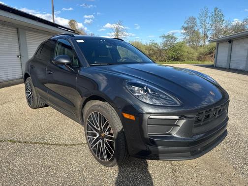 Volcano Grey Metallic 2026 Porsche Macan