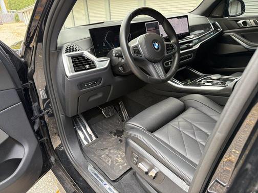Black Sapphire Metallic 2024 BMW X5 xDrive40i