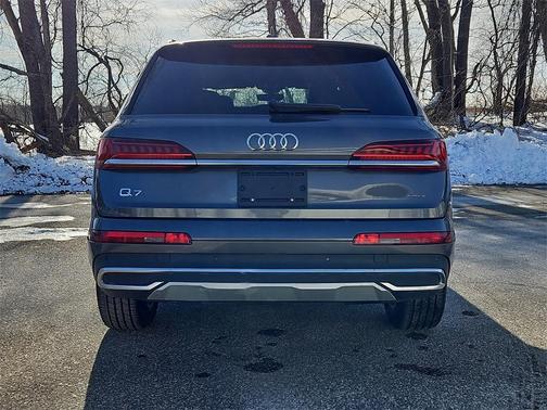2023 Audi Q7 45 Premium Plus