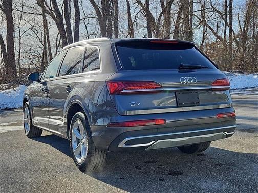 2023 Audi Q7 45 Premium Plus