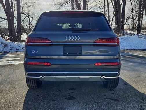 2023 Audi Q7 45 Premium Plus