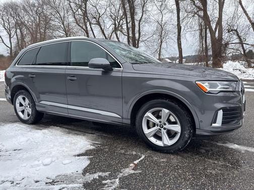 2023 Audi Q7 45 Premium Plus