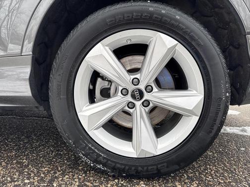 2023 Audi Q7 45 Premium Plus