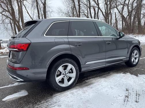 2023 Audi Q7 45 Premium Plus