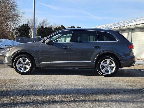 2023 Audi Q7 45 Premium Plus