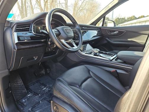 2023 Audi Q7 45 Premium Plus