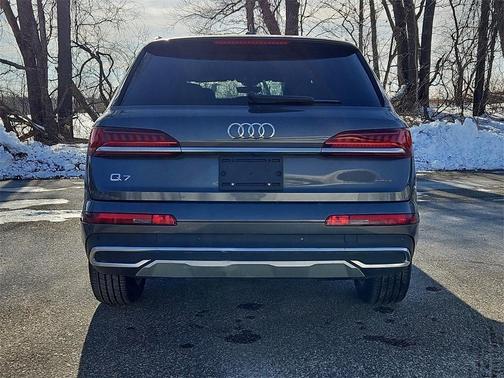 2023 Audi Q7 45 Premium Plus