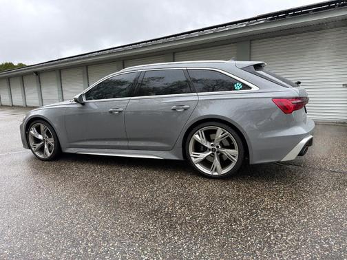 Nardo Gray 2023 Audi RS 6 Avant 4.0T quattro