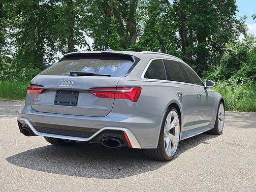 Nardo Gray 2023 Audi RS 6 Avant 4.0T quattro